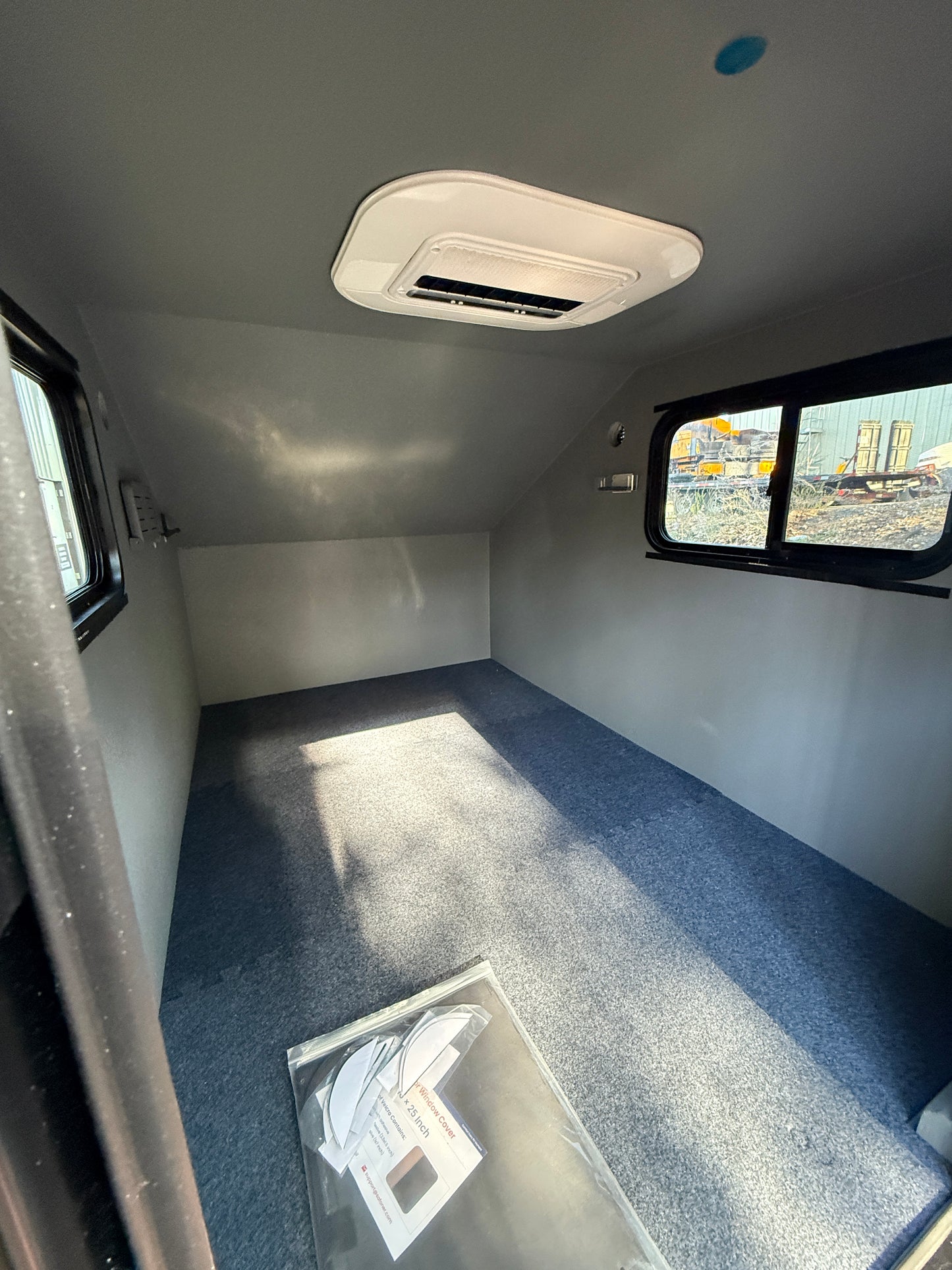 Freedom Camper 58X89 Grey With Fan